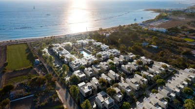 Extraordinary Seaside Living