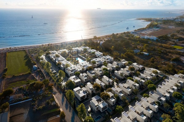 Extraordinary Seaside Living